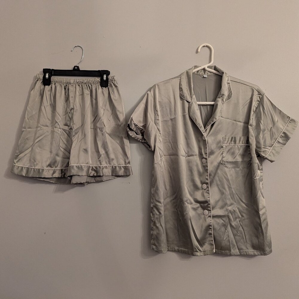 Green Pajama set, size large